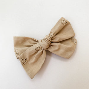 Little & Fern - Caramel Floral Broiderie Pinwheel Bow - Headband